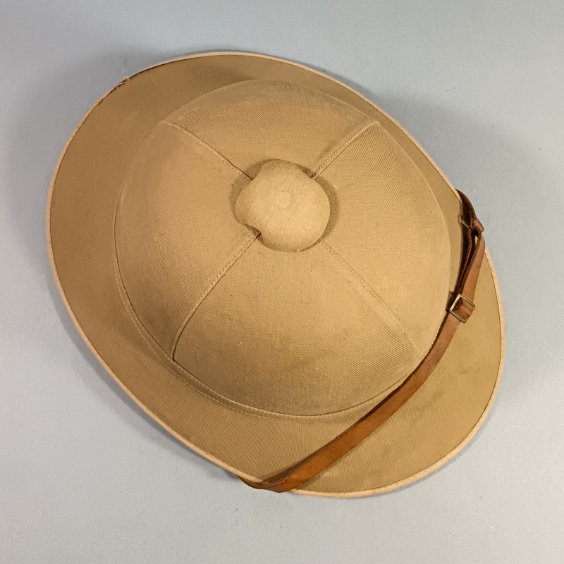 CASQUE COLONIAL EN TOILE BEIGE ET LIEGE FABRICATION REGLEMENTAIRE MILITAIRE 1930-1950 TROUPES COLONIALE LEGION ETRANGERE